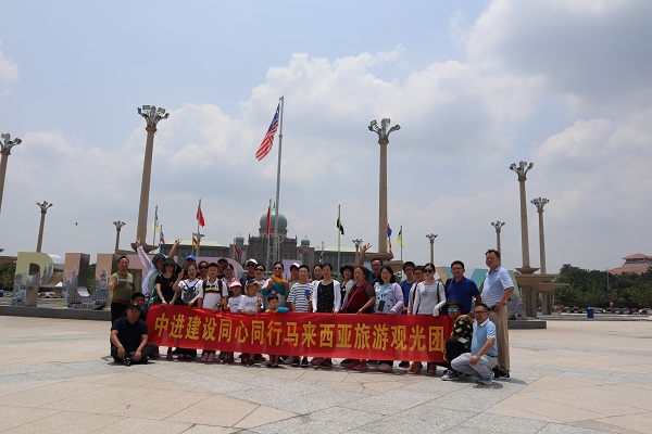 马来西亚太子广场宰衡府前留影.jpg
